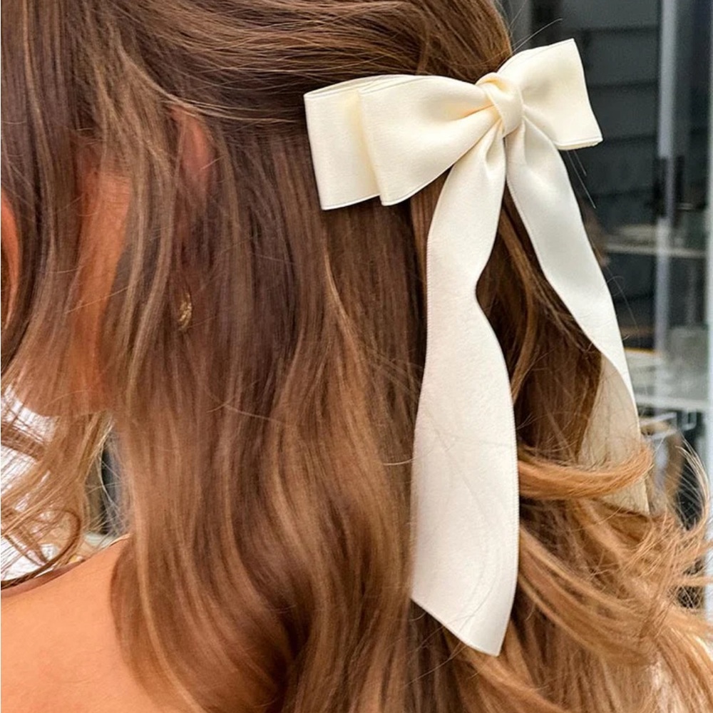 BRAND NEW | Beginning Boutique Cream Hair Bow Clip 🎀👱‍♀️